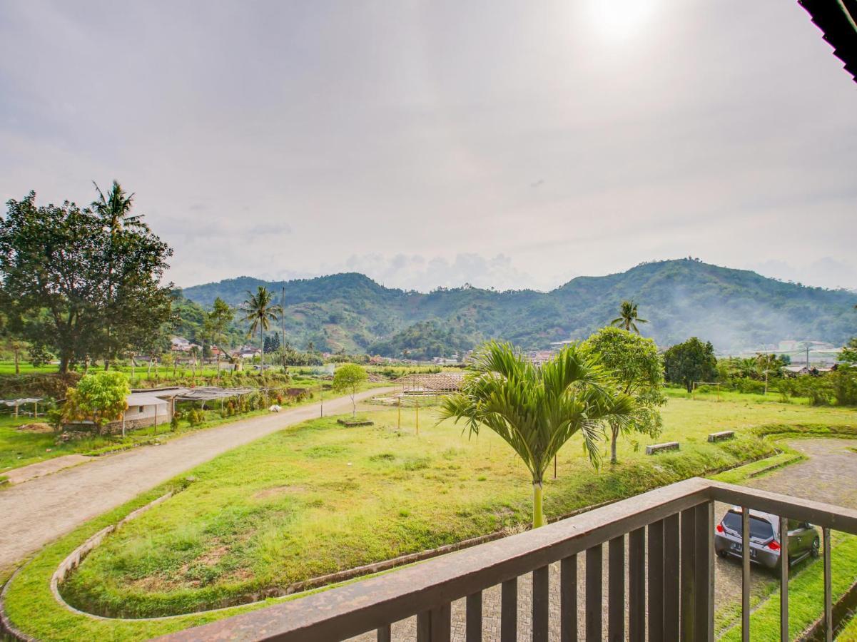 Oyo 3896 Villa Pesona Wisata Puncak Cianjur Εξωτερικό φωτογραφία