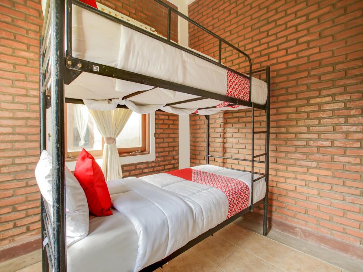 Oyo 3896 Villa Pesona Wisata Puncak Cianjur Εξωτερικό φωτογραφία