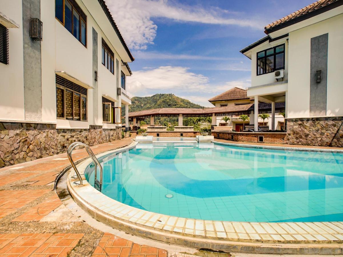 Oyo 3896 Villa Pesona Wisata Puncak Cianjur Εξωτερικό φωτογραφία